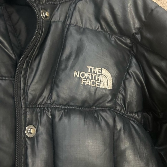 Black puffer or bubble Northface coat with hood - Picture 2 of 8